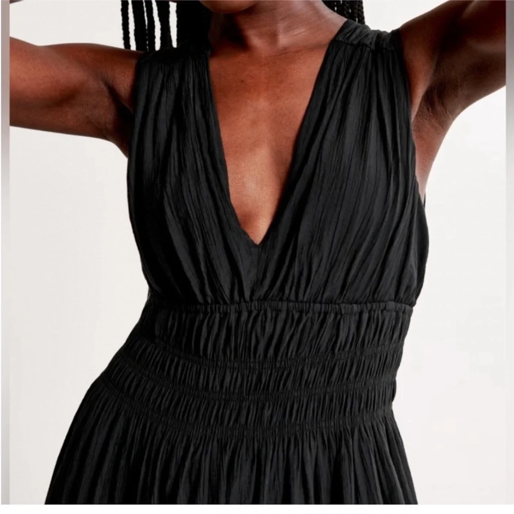 Abercrombie & Fitch Woven Plunge V-Neck Sleeveless Tiered Maxi Dress Black Small